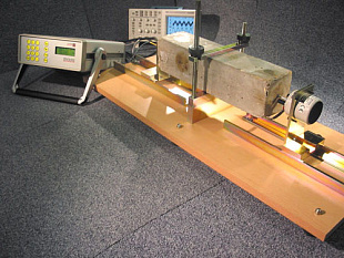 Резонансный частотомер для измерения резонанаса изгибных продольных и крутильных колебаний бетона